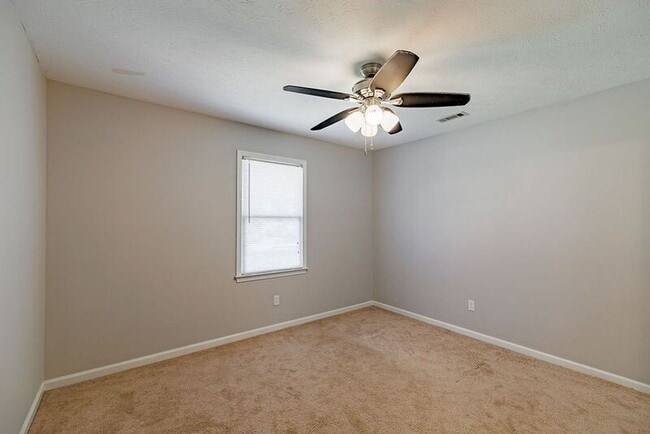 Building Photo - 145 VFW Dr