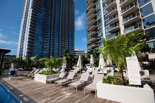 Building Photo - SKY ALA MOANA ONE BEDROOM AVAILABLE NOW