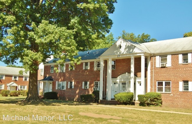 Building Photo - 802 E Front St