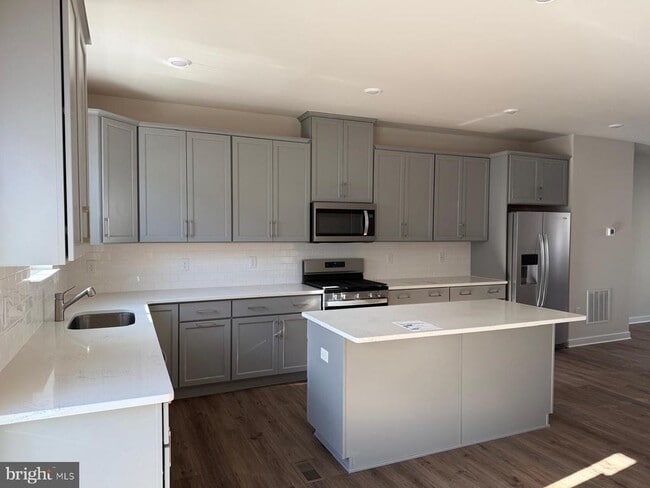 Building Photo - 16 Anderson Dr