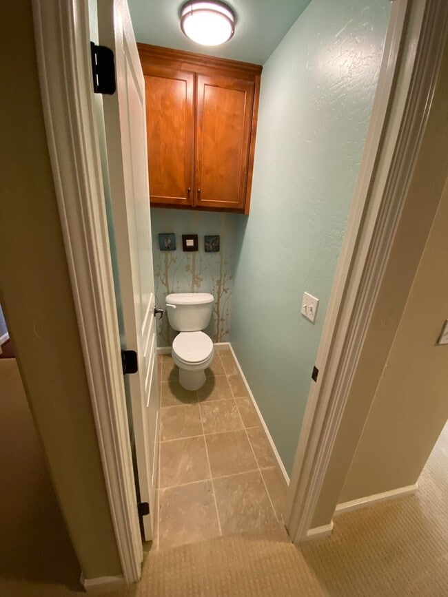 Building Photo - Big beautiful Home for rent in Visalia, Ca