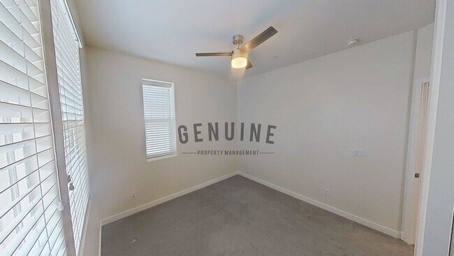 Building Photo - 3Bd 2.5Ba Townhouse w/Rooftop Deck