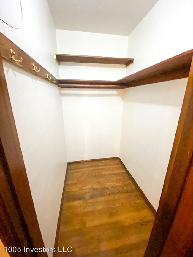 Building Photo - 1005 E Roy St