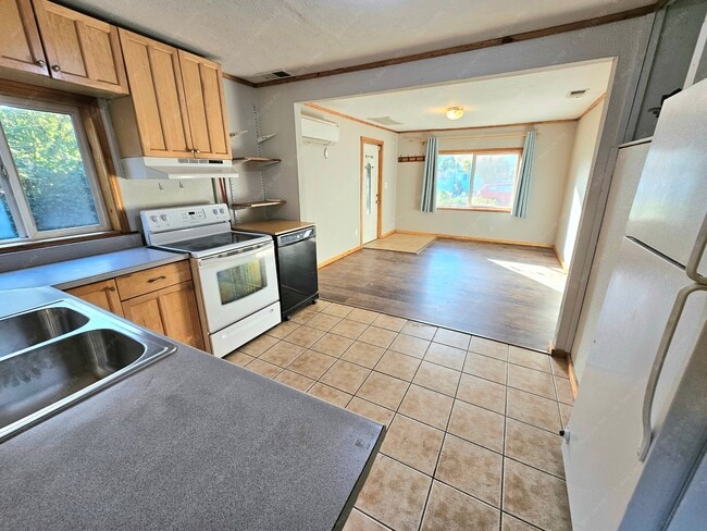 Building Photo - 5660 SE 125th Ave