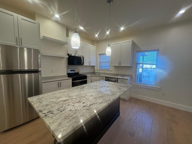 Primary Photo - 11 Bristol St