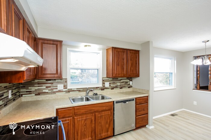 Building Photo - 1328 Brownswood Dr