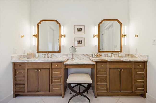 Building Photo - 2031 Sheridan St