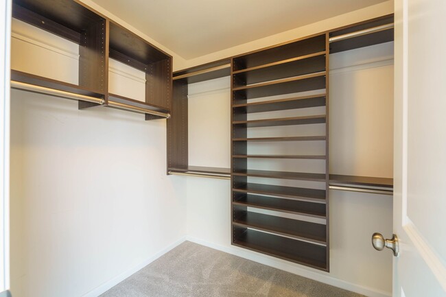 Building Photo - 3 bedroom 3 bath townhouse in Brambleton