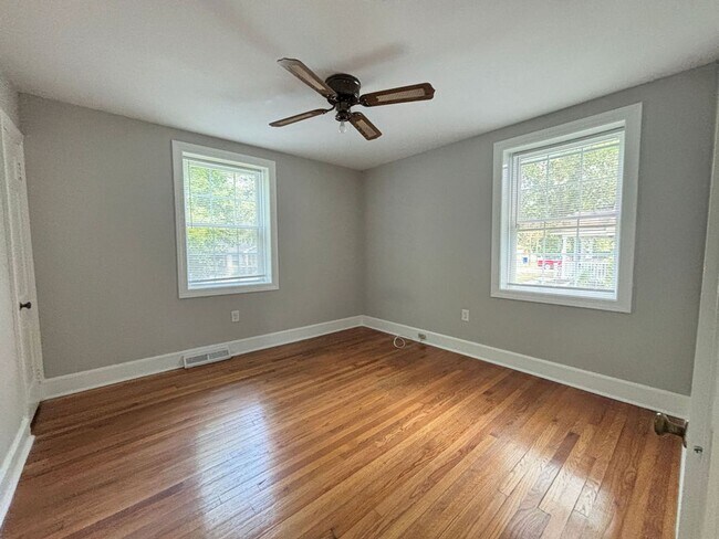 Building Photo - Available now. WATER & SEWER INCLUDED! Gre...