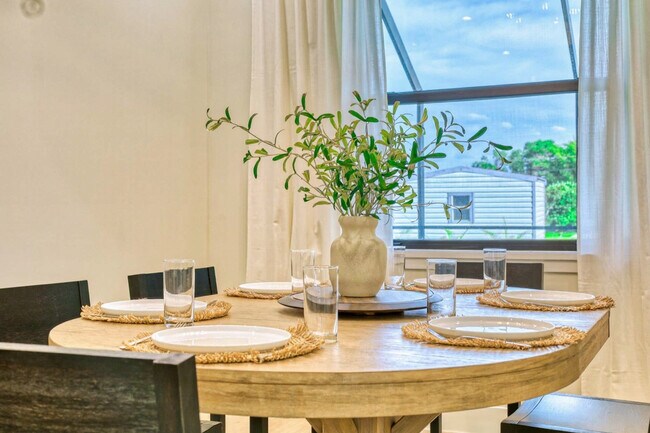 Building Photo - 2215 Amnesty Dr