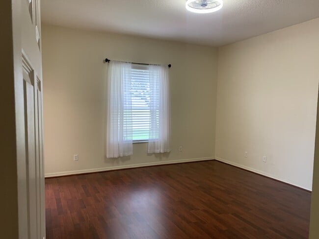 Building Photo - 3741 Woodleaf Ct