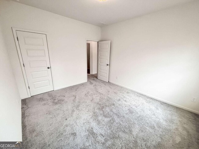 Building Photo - 5784 Silver Lk Dr