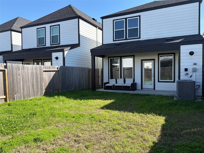 Building Photo - 2913 Crown Gate Dr