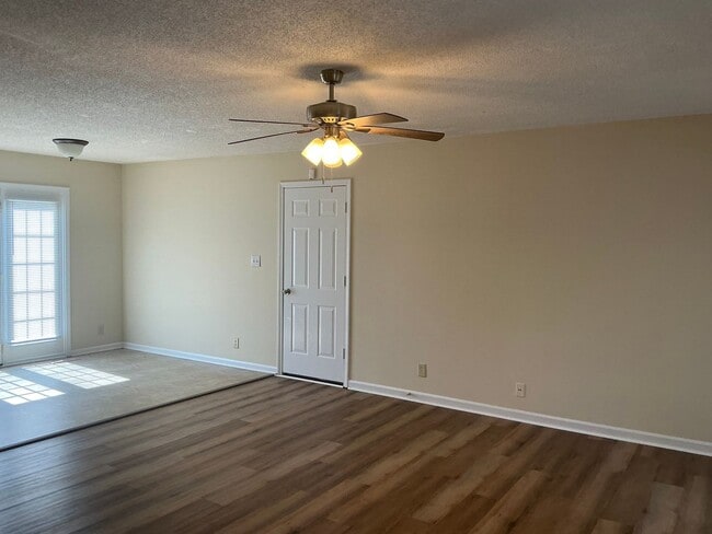 Building Photo - 910 Dolphin Ln