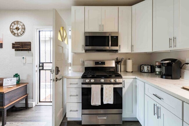 Building Photo - 910 S Lincoln Ave