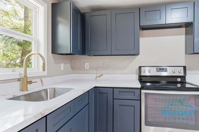 Building Photo - 1528 Ladnier Rd