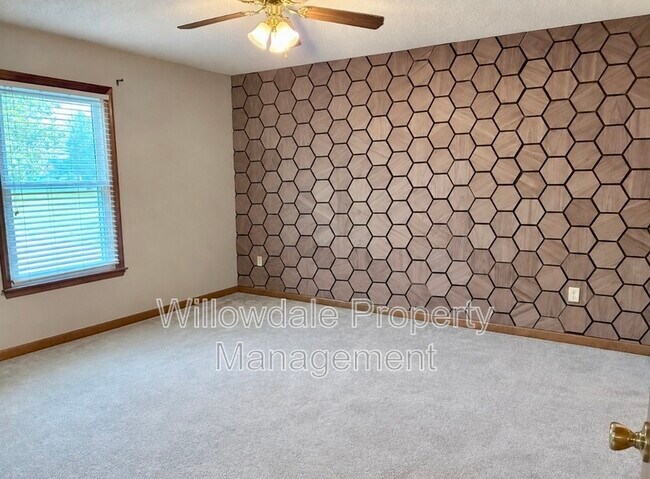 Building Photo - 49 Bay Springs Ct