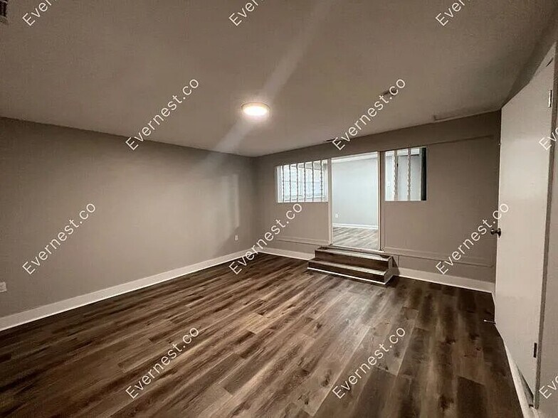 Building Photo - 524 Pollock St