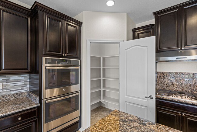 Building Photo - Beautiful West Vegas Home With Next Gen Suite