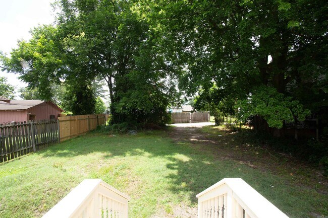 Building Photo - 1704 S Park St