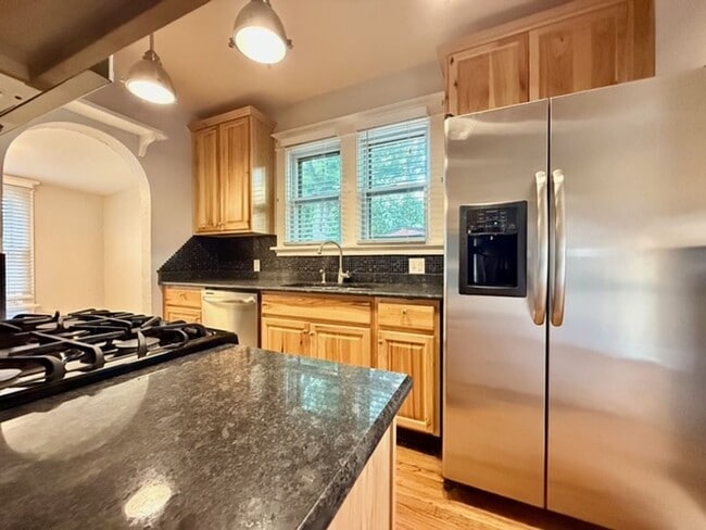 Building Photo - **Charming home in Lindbergh School Distri...