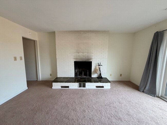 Building Photo - 319 Harvest Dr
