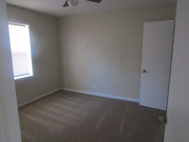 Building Photo - 1306 Garth Dr