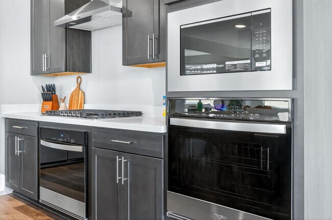 Building Photo - 1024 Saker Falcon Dr