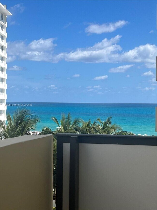 Building Photo - 1621 Collins Ave