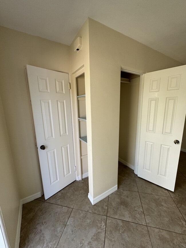 Building Photo - 1604 8th Ave W