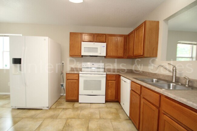 Building Photo - Live Large in Killeen – 5 Bedrooms, Big Va...