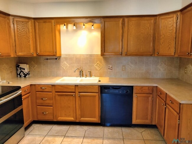 Building Photo - 3217 Cheyenne Dr