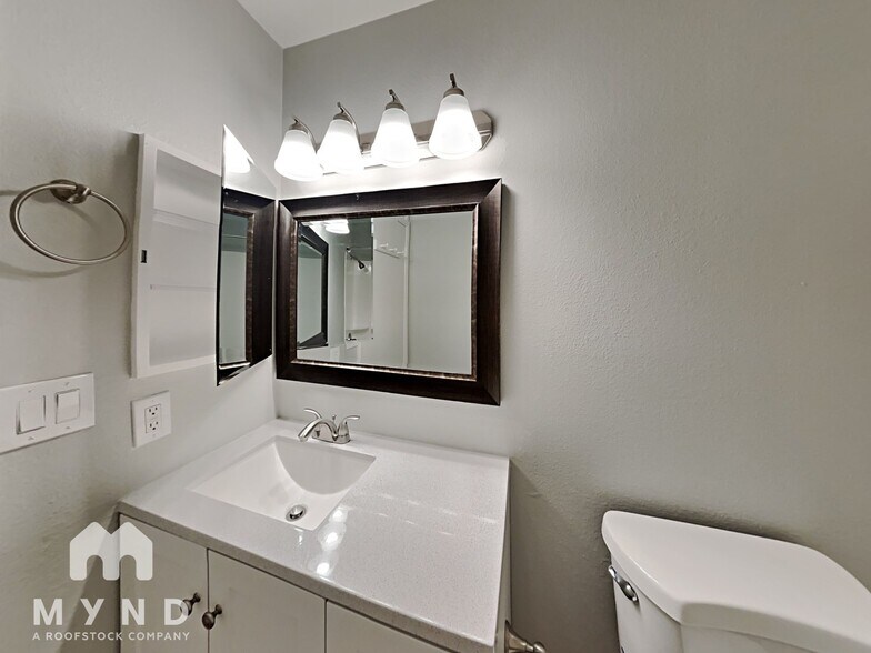 Building Photo - 5029 N 71st Ave