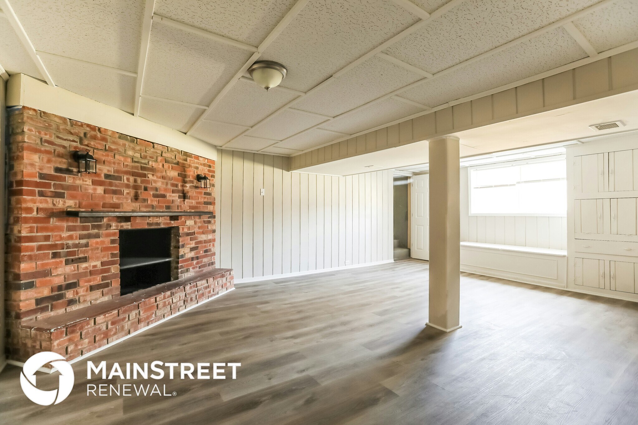 Building Photo - 13000 E 54 St