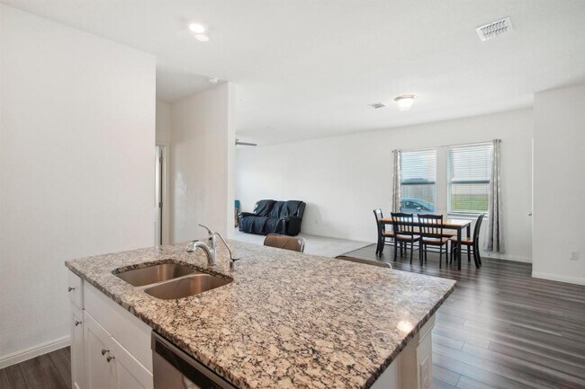 Building Photo - 200 Gemsbok Rd