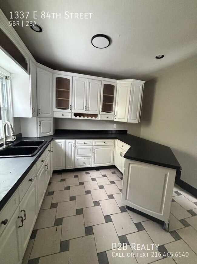 Building Photo - 1337 E 84th St