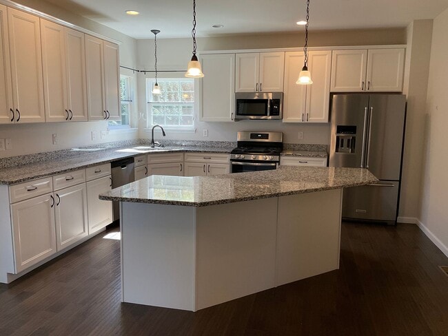 Building Photo - 104 Forest Oaks Dr