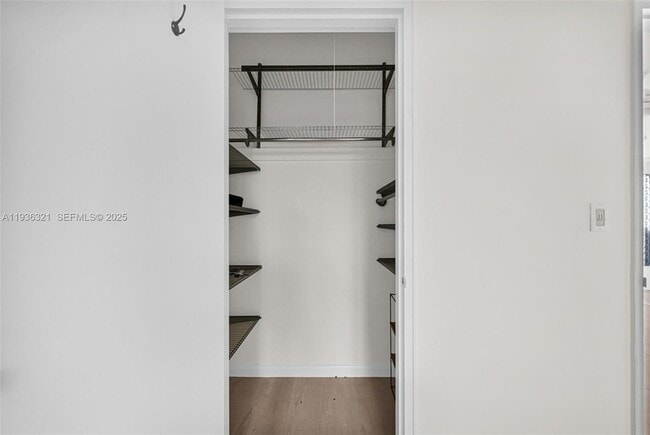 Building Photo - 4730 Pine Tree Dr