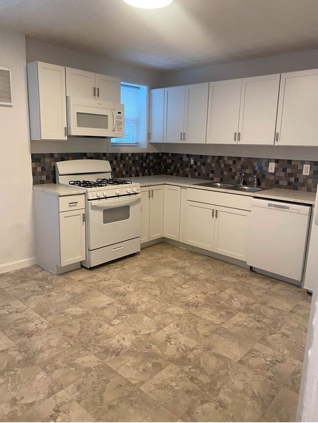 Building Photo - 1416 Main St