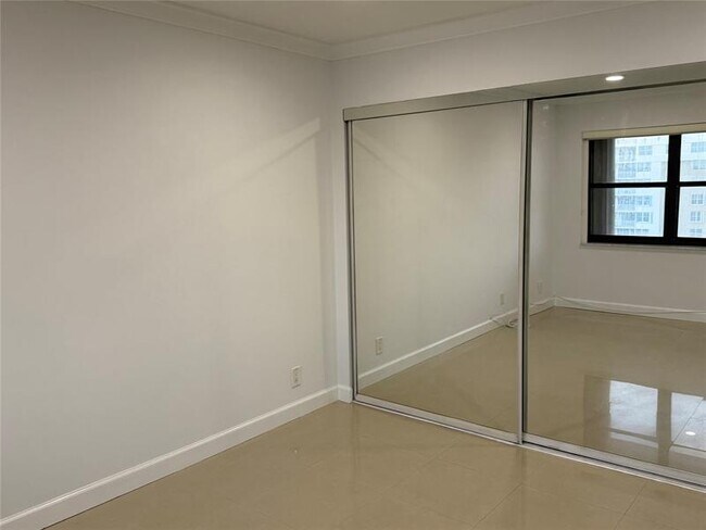 Building Photo - 5100 N Ocean Blvd