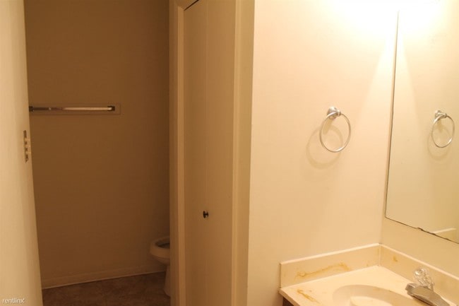 Building Photo - 2 br, 1.5 bath 4plex - 635 Esplanade St Apt 4