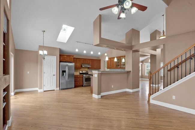 Building Photo - Beautiful home with 5 bedrooms, 3 1/2 bathrooms, 3-car garage available now!