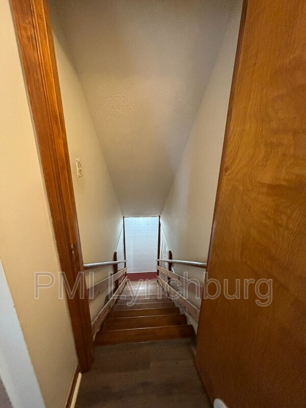 Building Photo - 107 Mountainview Dr