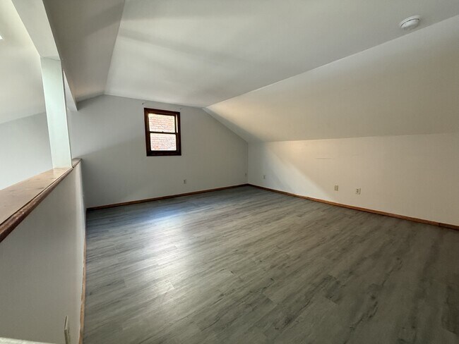 Building Photo - 19 Dana Ave