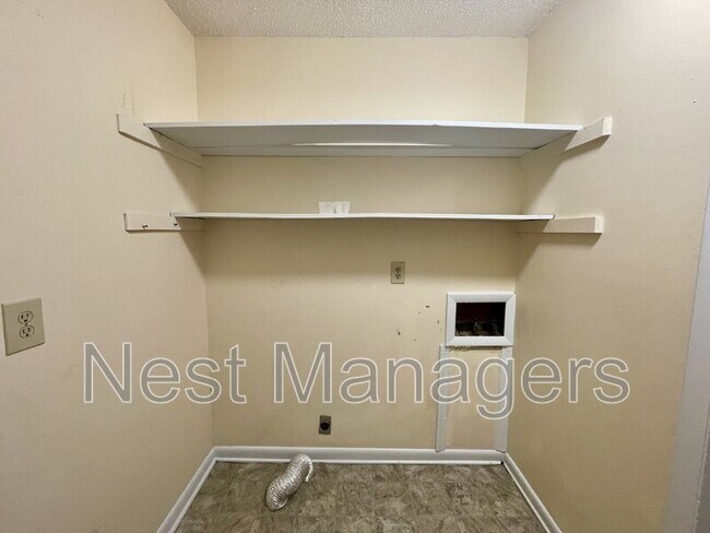 Building Photo - 2109 Hollyridge Pl