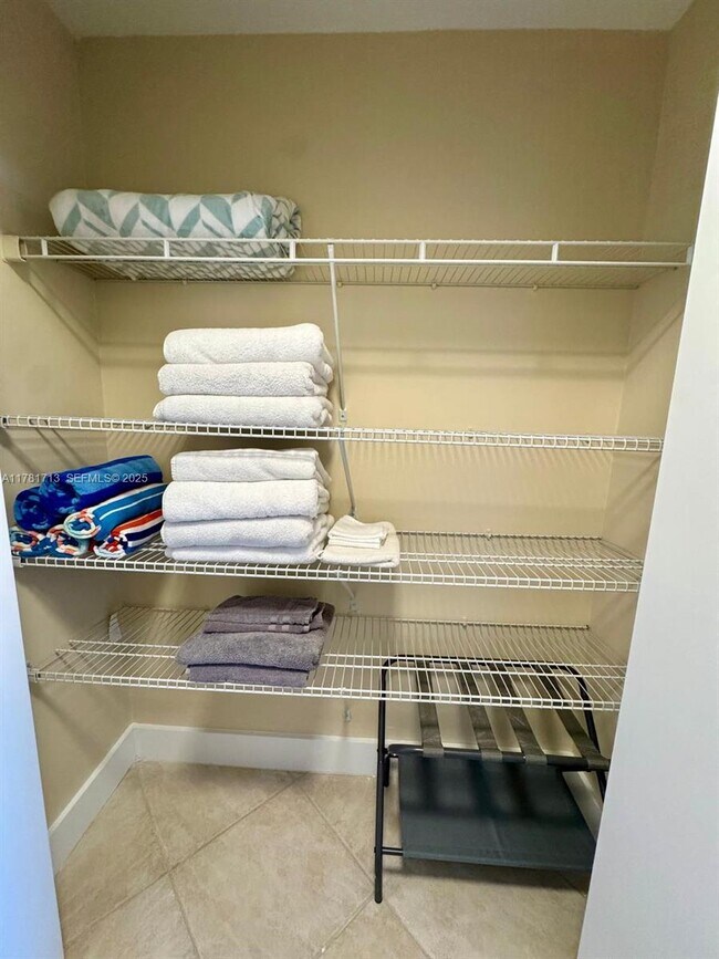 Building Photo - 19501 E Country Club Dr