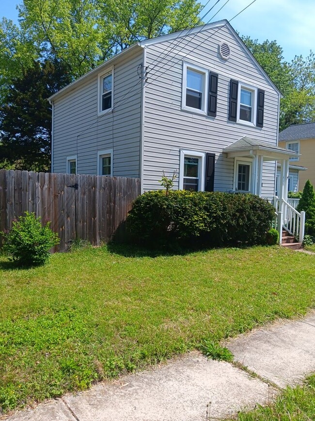 Building Photo - 2 Bedroom, 1 Bath Single Family Home on Cu...