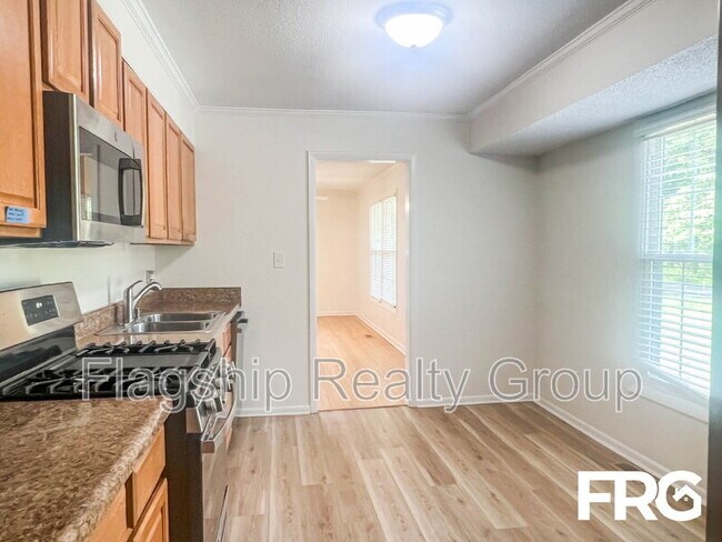 Building Photo - 466 Circle Dr