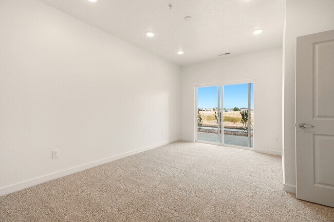 Building Photo - 2305 E 830 S