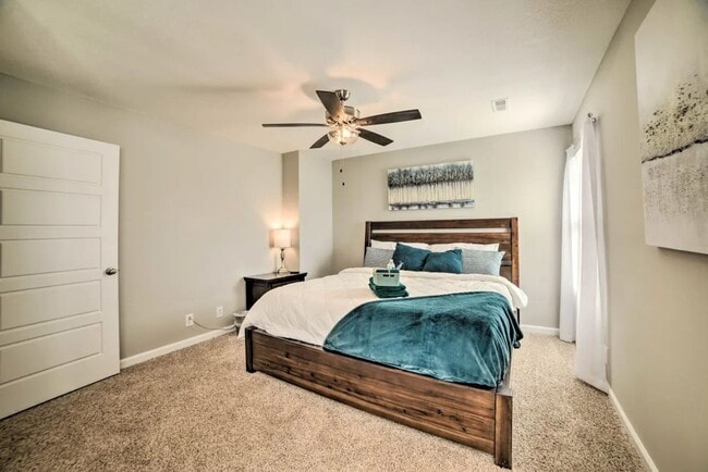 Building Photo - Pet Friendly Three Bedroom!